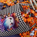Spersonalizowany wiaderko na cukierki w kratkę z imieniem i nazwiskiem na Halloween dla dzieci
