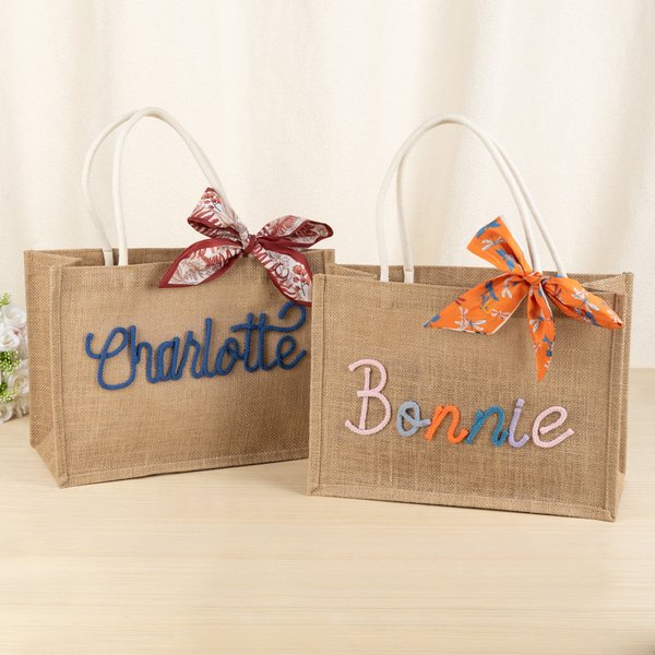 Borsa tote in iuta con nome ricamato e nastro Matrimonio, doccia nuziale, regalo di compleanno per le damigelle d'onore.