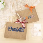 Borsa tote in iuta con nome ricamato e nastro Matrimonio, doccia nuziale, regalo di compleanno per le damigelle d'onore.