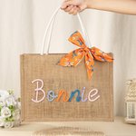 Borsa tote in iuta con nome ricamato e nastro Matrimonio, doccia nuziale, regalo di compleanno per le damigelle d'onore.