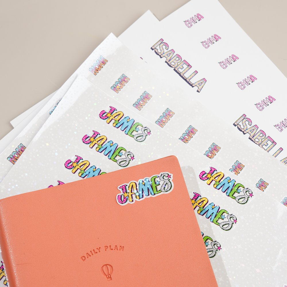 Henkilökohtainen Doodle Letter Vedenpitävä tarrat tarrat nimi Koulutarvikkeet Decor Takaisin kouluun lahja pojille tytöille 1