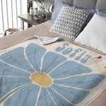 Personlig dansk blomster mjuk pläd i retro bohemstil med namn hemdekor födelsedagspresent och högtidspresent för vänner och familj