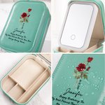 Boîte à bijoux personnalisée en cuir PU avec miroir LED trois couleurs ajustable et texte Nom Date Voyage Cadeau d'anniversaire essentiel pour les femmes