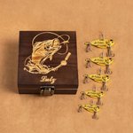 Coffret de 2 Leurres de Pêche Bioniques Personnalisé avec Texte Gravé Hameçon en Métal Cadeau d'Anniversaire pour Papa et Mari