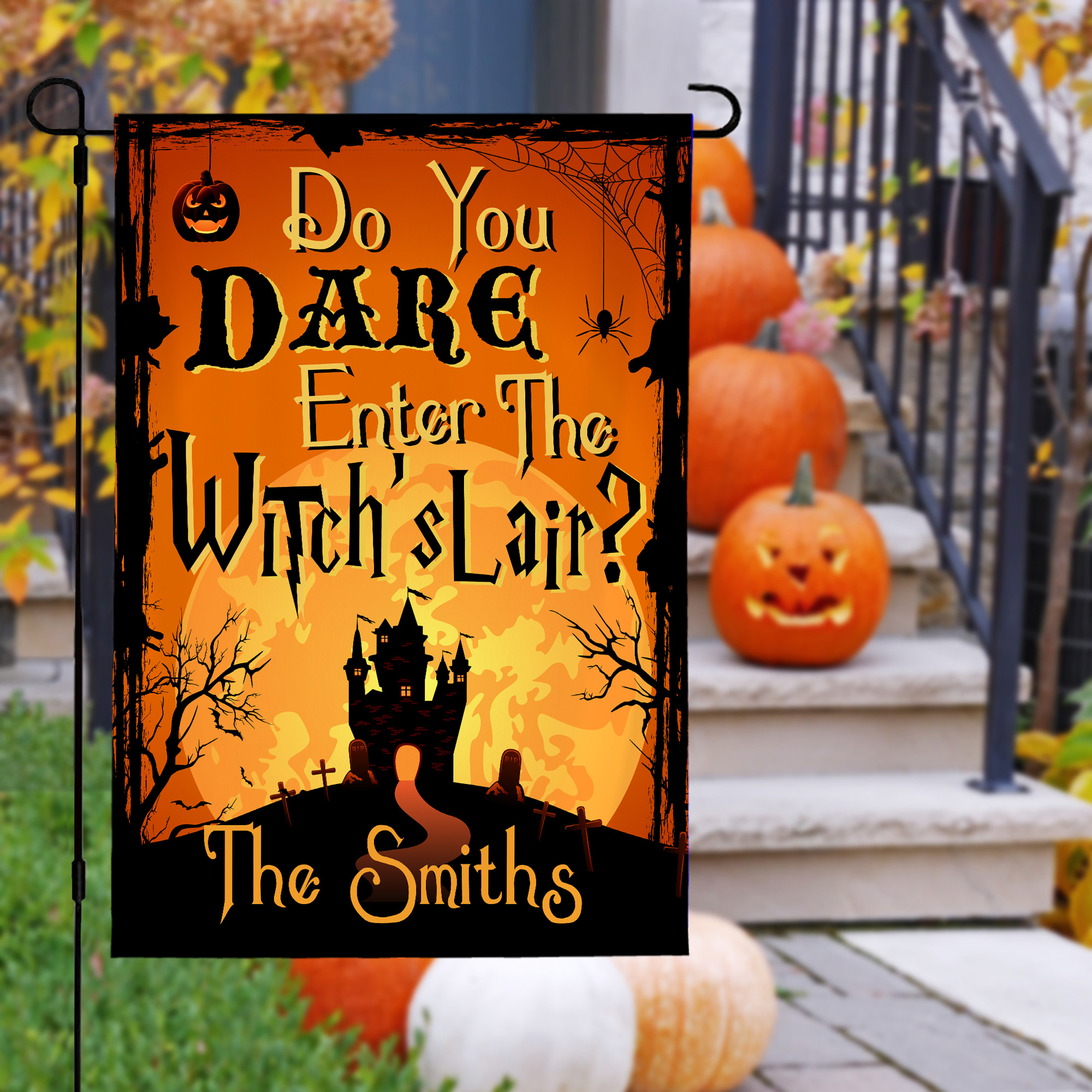 Personalisierte Halloween-Thema Hexenhöhle Gartenfahne mit Text Hof Veranda im Freien Dekor Halloween Geschenk für Familie Freund