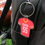 Personalisierte Multicolor Fußball Trikot Acryl Schlüsselanhänger Rucksack Tag mit Namen und Nummer Spiel Tag Geburtstagsgeschenk für Fußball-Sport-Liebhaber