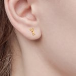Personalizado Tiny Tijeras Cartilage / Stud Pendientes con piedra de nacimiento Ear Piercing Joyería Regalo de Aniversario para Estilista Peluquería Amantes Lesbiana