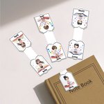 Clip magnético personalizado para marcapáginas con el nombre y el título de un simpático personaje de dibujos animados sentado para los amantes de los libros.