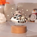 Gepersonaliseerd LED Nachtlampje met Schattige Slaapdiertjes Naam Datum en Houten Basis Babykamer Decoratie Verjaardag of Babyshower Cadeau voor Kind