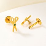 Personalizado Tiny Tijeras Cartilage / Stud Pendientes con piedra de nacimiento Ear Piercing Joyería Regalo de Aniversario para Estilista Peluquería Amantes Lesbiana