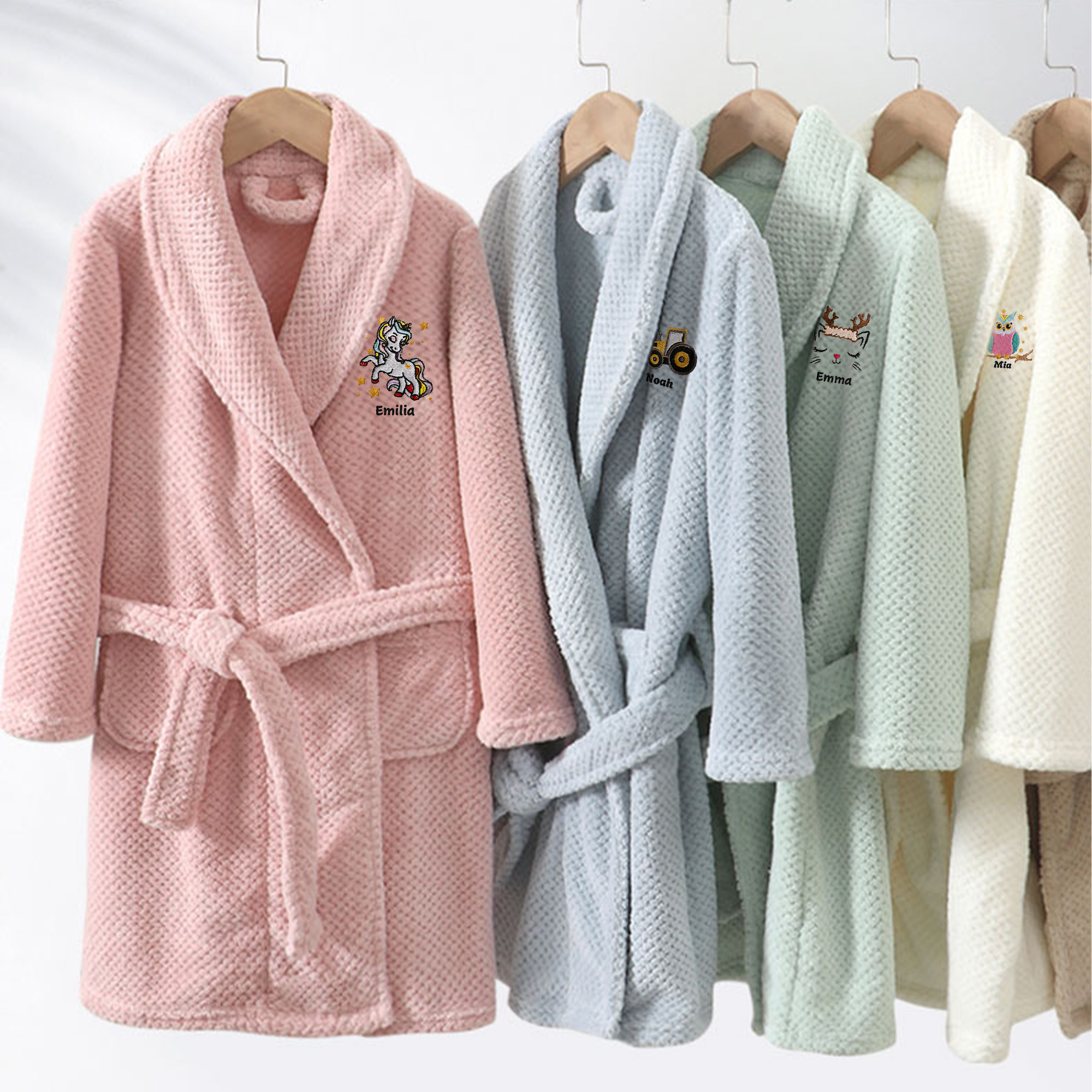 Personalisierter Kinderbademantel mit Namen & Motiv (Dino, Einhorn) bestickt - Callie