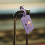 Etichetta in pelle PU personalizzata con nome inciso donna e fiore della nascita multicolore accessorio da viaggio regalo di compleanno per lei