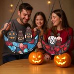 Spersonalizowana postać z kreskówki Halloween Widok z tyłu Księżyc Kształt Okno Wiszące Suncatcher z imionami Wystrój domu Halloween Prezent dla rodziny