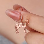 Personalisierte Pferd Silhouette Ohrringe mit Namen Zierlich Schmuck Geburtstag Jahrestag Weihnachten Geschenk für Pferdebesitzer Liebhaber