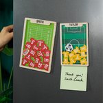 Personalisierte Basketball Fußball Fußball Fußballfeld Shaker Kühlschrankmagnet mit 1-15 Namen und Zahlen Team Club Anerkennung Geschenk für Trainer Teamkollege