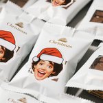 Photo personnalisée du visage du bonnet du Père Noël Lot de 12 autocollants étanches à paillettes Confettis Décor de Noël Favoris pour la famille et les amis