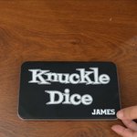 Personligt bärbart 2-spelare Knuckle Dice brädspel med 18 tärningar och namn tennlåda födelsedagsfest resecampinggåva för resenärer Knuckle Dice älskare