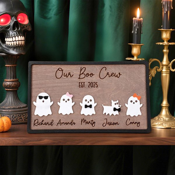 Panneau en bois personnalisé Our Boo Crew Ghost Family Halloween Sign avec 2-7 Nom et année gravés Décoration de la maison Cadeau d'Halloween pour la famille et les amis