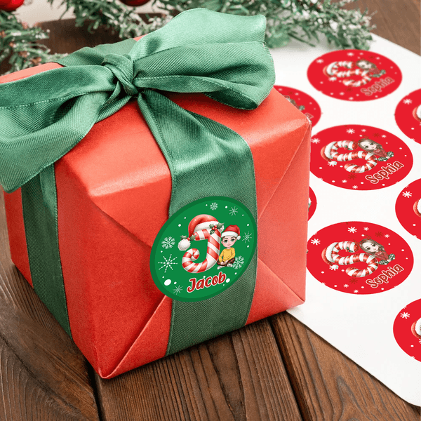 Spersonalizowana postać z kreskówki Santa Hat Inicjał Wodoodporne naklejki z imieniem Świąteczny wystrój Ulubione przyjęcia dla rodziny i dzieci