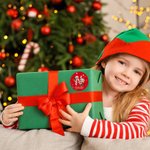 Spersonalizowana postać z kreskówki Santa Hat Inicjał Wodoodporne naklejki z imieniem Świąteczny wystrój Ulubione przyjęcia dla rodziny i dzieci