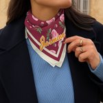 Personalisiertes Quadratisches Retro-Satintuch mit Geburtsblumen und Namen Alltagsaccessoires Reise Zubehör Geburtstag Geschenk für Damen