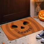 Personlig, rolig, halkfri dörrmatta med pumpaansikte och namn Heminredning Halloween-present till familj och vänner