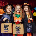 Bolso tote personalizado de yute con diseño adorable de bruja de dibujos animados lazo e inicial regalo de fiesta de Halloween para niñas y mujeres