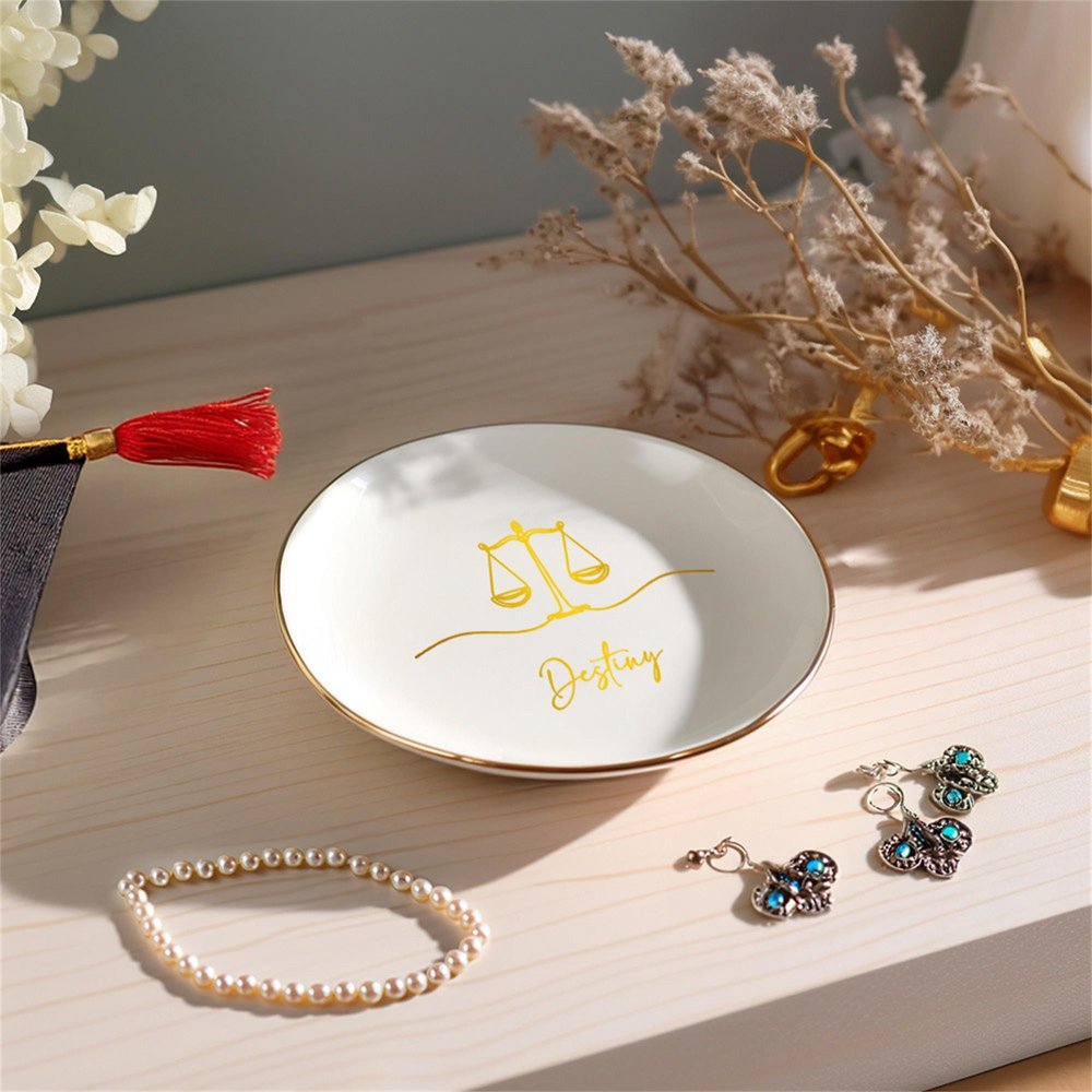 Plat à bijoux personnalisé en céramique "Balance de la justice" avec nom Cadeau d'anniversaire et de fin d'études pour les avocats diplômés de l'école de droit 4