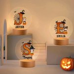 Luz nocturna LED personalizada con personaje y sombrero de bruja con nombre e inicial base de madera regalo de Halloween o cumpleaños para niños