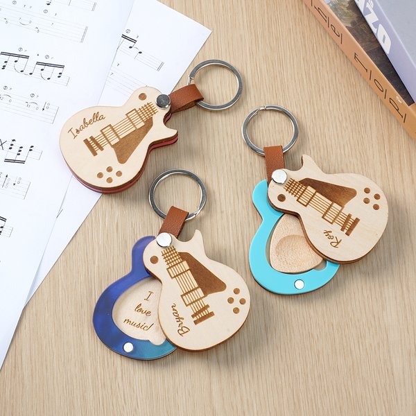 Personalised Guitar-Shaped Magnetic Guitar Pick Holder Keychain with Engraved Name and Guitar Pick Birthday Gift for Guitar Music Lovers