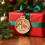 Personalisiertes Schneemann-Initiale Ornament aus Holz mit Schneeflocke Namen und Ripsband Weihnachtsbaumanhänger Weihnachtsgeschenk für Familie