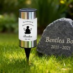 Lampe solaire personnalisée avec nom date texte et silhouette de personne - Décoration de jardin - Cadeau commémoratif pour la famille