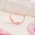 Personlig Mobius Strip Twisted Band Ring med graverat namn Smyckesring för dagligt bruk Födelsedag Julklapp för par Nygifta