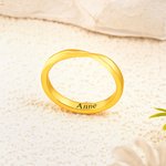 Personlig Mobius Strip Twisted Band Ring med graverat namn Smyckesring för dagligt bruk Födelsedag Julklapp för par Nygifta