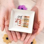 Personalizzato Dio dice Versetto Biblico Nascita Fiore Quadrato Ceramica Trinket Gioielli Piatto con Nome Battesimo Compleanno Regalo di Natale per Donne Cristiane