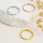 Personlig Mobius Strip Twisted Band Ring med graverat namn Smyckesring för dagligt bruk Födelsedag Julklapp för par Nygifta