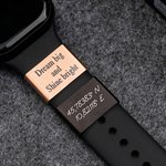 Personlig enkel gravert tekst Rektangelklokkearmbånd Charm Smartwatch tilbehør Daglig bruk Bursdagsgave til kvinner menn