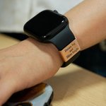 Personlig enkel gravert tekst Rektangelklokkearmbånd Charm Smartwatch tilbehør Daglig bruk Bursdagsgave til kvinner menn