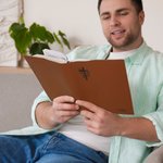 Spersonalizowany skórzany pokrowiec na Biblię z imieniem i nazwiskiem do studiowania Biblii Świąteczny prezent religijny dla chrześcijanina