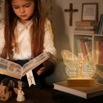 Spersonalizowana lampka nocna LED Butterfly Flower Cross z imieniem, datą i drewnianą podstawą Dekoracja do pokoju dziecięcego Prezent urodzinowy Baby Shower dla chrześcijańskiej rodziny