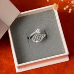 Personalizada de béisbol de baloncesto Deportes Anillo ajustable con texto grabado y en forma de corazón de piedras preciosas Día de Juego de desgaste de regalo para las mamás amantes del deporte
