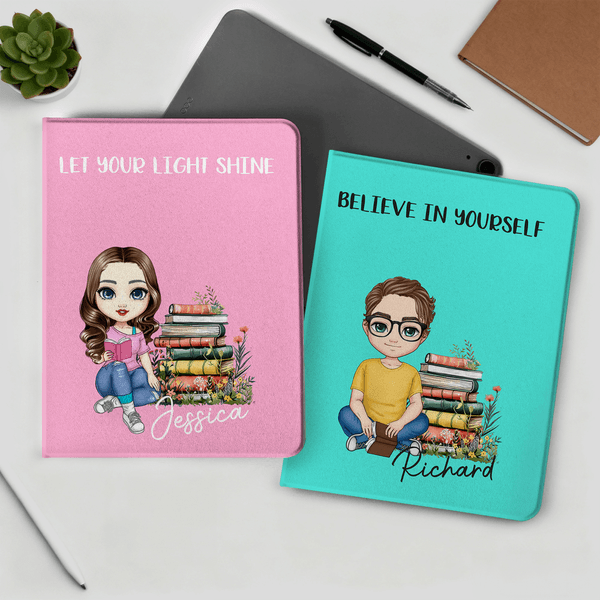Personalizzato Cartoon Charatcer Flower Book Pad Custodia protettiva per iPad con titolo e nome Uso quotidiano Regalo di compleanno per l'amante del libro Bookworm