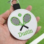 Personalisierte Multicolor Tennisschläger Design Tasche Tag Keychain mit gestickten Namen Geburtstag Club Team Geschenk für Tennisspieler Liebhaber