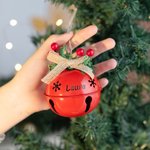 Adorno navideño personalizado con copo de nieve calado cascabel y bayas con nombre grabado regalo para árbol de Navidad niños y familia