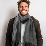 Personlig mjuk halsduk sjal med födelsedagsblommor och namn broderade perfekt present för par och familj till födelsedag jul eller fest