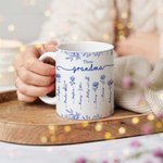 Spersonalizowany ceramiczny kubek na kawę Toile De Jouy Birth Flower z imionami i nickami Prezent urodzinowy dla kobiet z okazji Święta Dziękczynienia