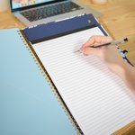 Personlig blomstret A4 utklippstavle med navn PP innside og notisblokk Kontorrekvisita Bursdagsgave til lærerstudent og kontormedarbeider