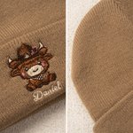 Chapeau bonnet tricoté personnalisé avec motif de vache Highland Nom brodé Accessoire d'hiver Cadeau d'anniversaire pour enfant amoureux de la vache Highland