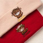 Chapeau bonnet tricoté personnalisé avec motif de vache Highland Nom brodé Accessoire d'hiver Cadeau d'anniversaire pour enfant amoureux de la vache Highland