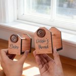 Gepersonaliseerde Knopen Houten Draadhouder met Tekst en Magneet Naaigereedschap Moederdag Verjaardagscadeau voor Naaldwerkliefhebbers